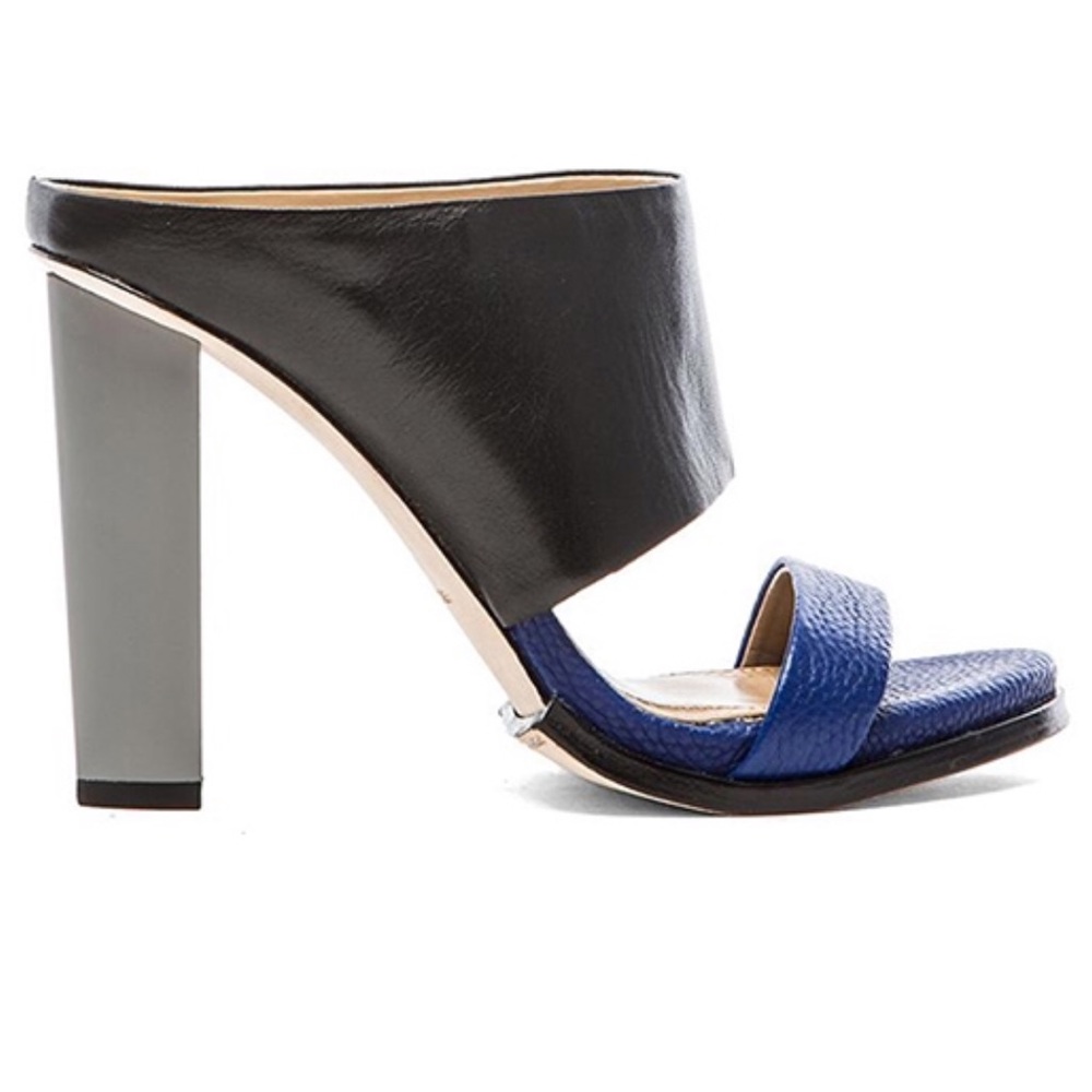 ❌SOLD❌ NIB! BCBGMaxAzria Leather Sandals - Picture 3 of 8